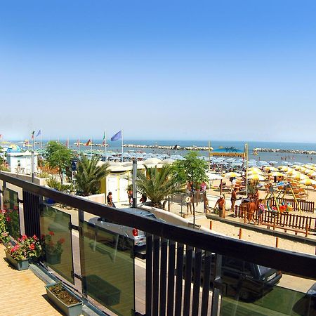 Hotel Continental Bellaria-Igea Marina Exterior foto